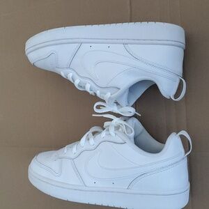 White Nike Eberbon
